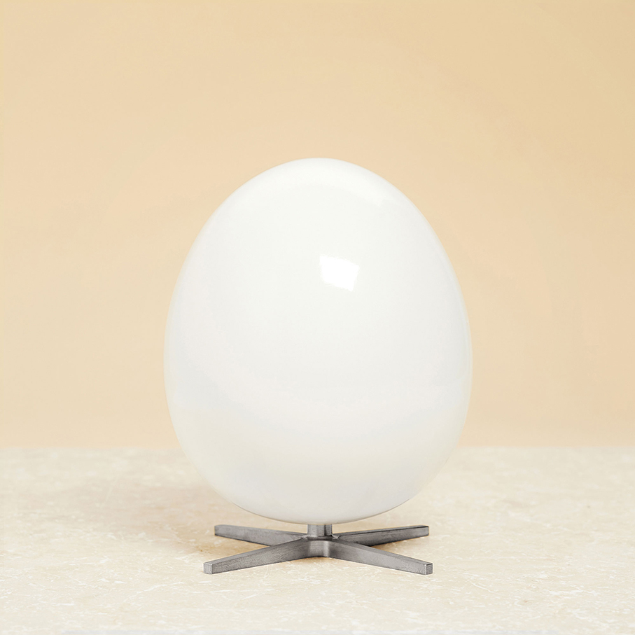 Brainchild Ægget figur, hvid og stål