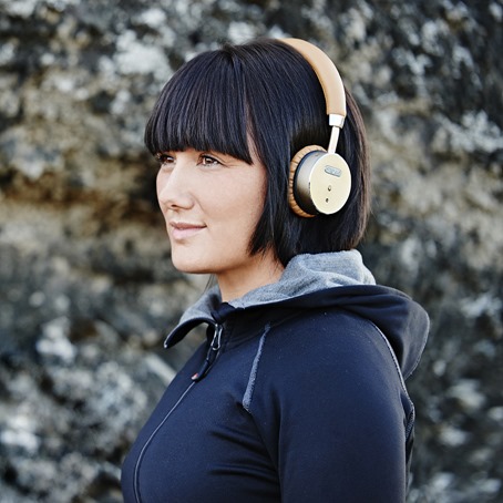 70002 WOOFit Headphones Golden 1