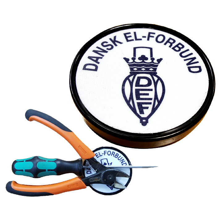 Magnet med DEF logo