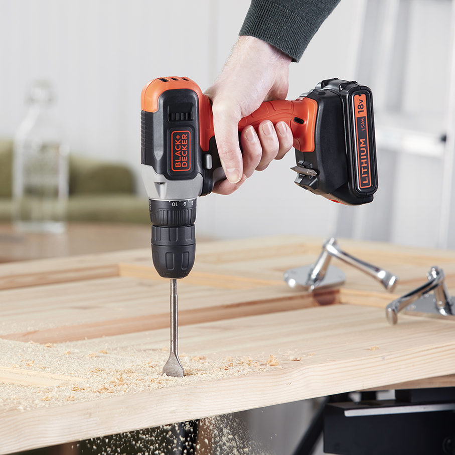 Black+Decker 18V Li-ion boremaskine med 1.5Ah batteri og 400mA lader